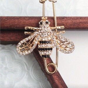 Gold Bee Brooch Pin Q679